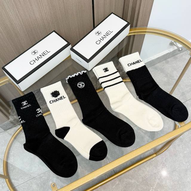 A box of five Chanel cashmere knee-high socks, high-quality replica, comes with