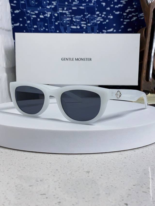 Gentle Moster Gm Jackson Wang's High-Quality European and American Small-Frame S