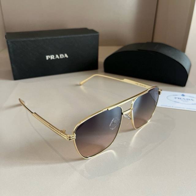 Prada, a world-class master craftsman. High-end, trendy, versatile polarized sun