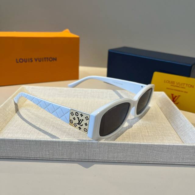 Louis Vuitton sunglasses, the latest style worn by many celebrities, Polaroid ul