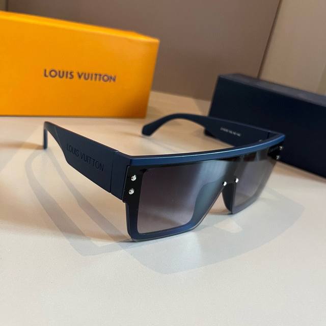 Lv Those sunglasses that make you exude a powerful aura when you wear them Louis