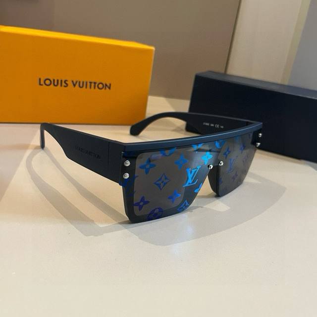 Lv Those sunglasses that make you exude a powerful aura when you wear them Louis