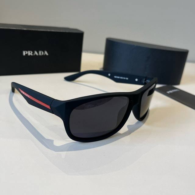 Prada Sunglasses, Prada's best-selling model Wb 1959, this year's hottest style