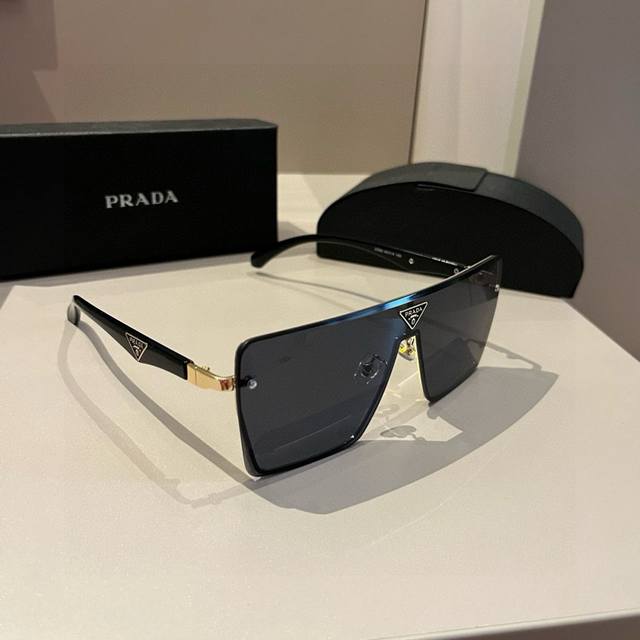 Prada, a world-class master craftsman. High-end, trendy, versatile polarized sun