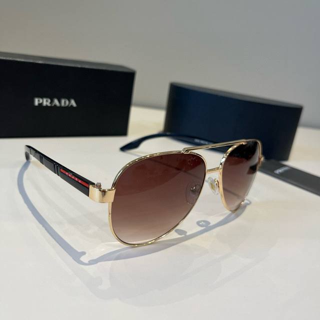 Prada, a world-class master craftsman. High-end, trendy, versatile polarized sun