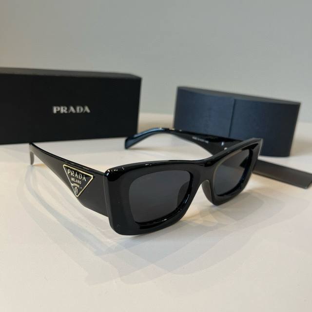 Prada high-end men's and women's sunglasses, sun protection and face-shaping gla