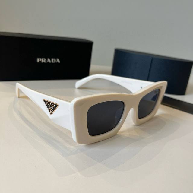 Prada high-end men's and women's sunglasses, sun protection and face-shaping gla