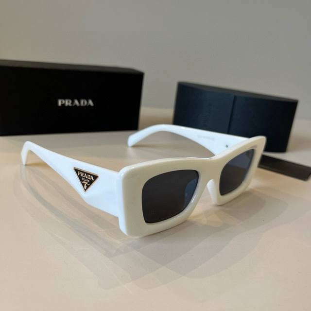 Prada high-end men's and women's sunglasses, sun protection and face-shaping gla