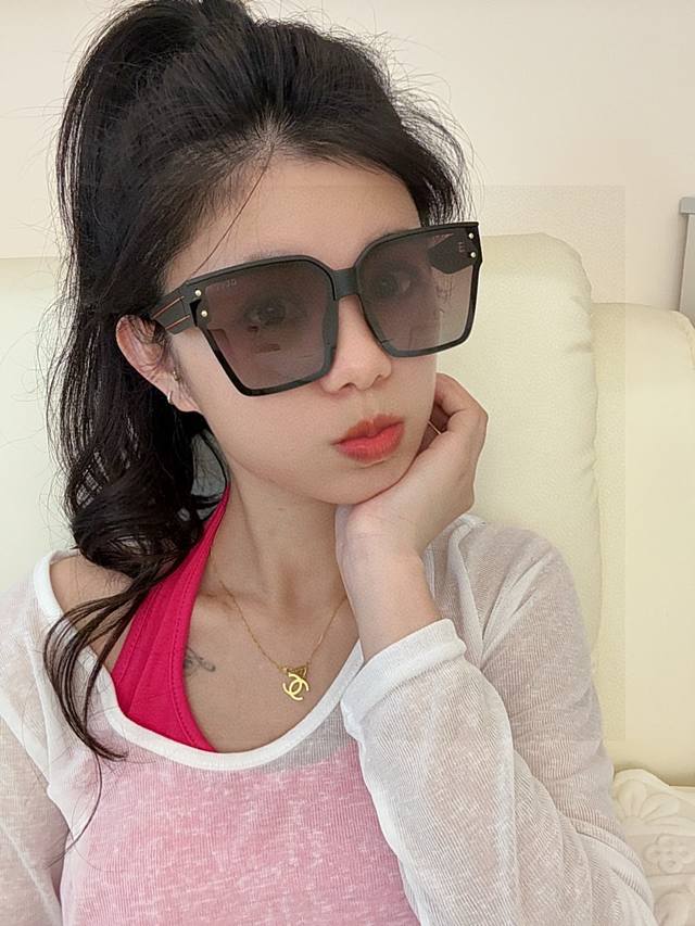 Gucci 2025 Spring New Arrival Square Frame Sunglasses. Popular among online infl