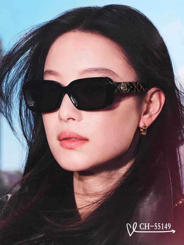 Chanel (France) - Polaroid Resin High-Definition Lenses - Lightweight and Comfor