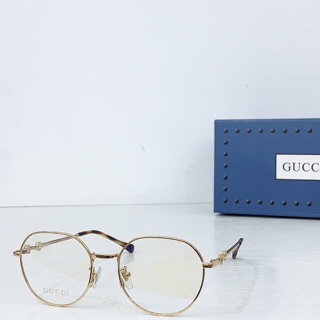 Gucc* Model: Gg1336O Size: 52 ports 19-140 Ddd