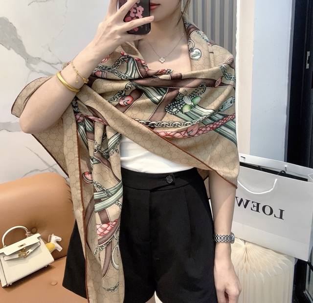 Gucci's chic autumn/winter collection~ "Undeterred by the long years, we will ul