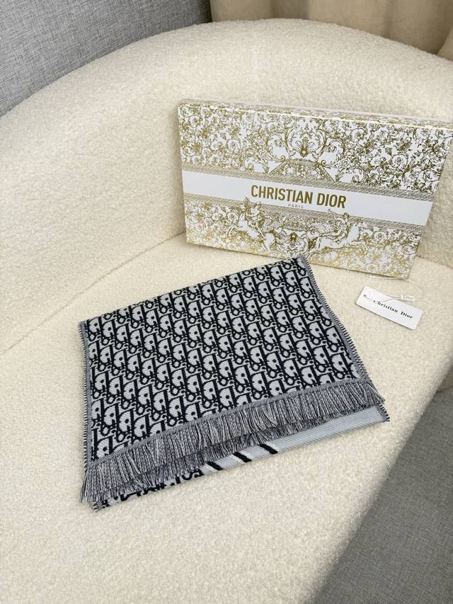 Dior. This new double-sided jacquard cashmere scarf is already available in dome