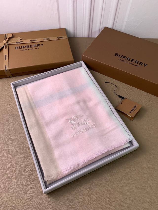 Burberry. Aquatic cashmere with 300 count ultra-thin cashmere large check patter