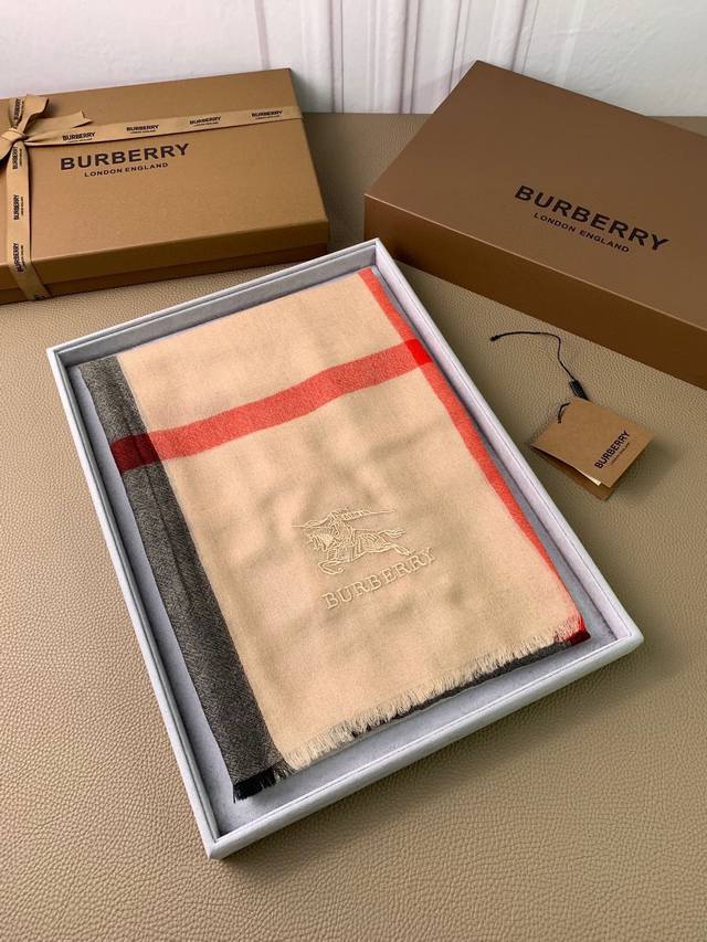 Burberry. Aquatic cashmere with 300-count ultra-thin cashmere large check patter