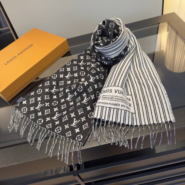 This My Neverfull scarf is a soft, plush blend featuring the classic Monogram pa