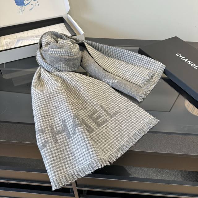 Houndstooth Double-Panel Large Shawl in Milk Tea Color (Ddd) Size: X45Cm % Cashm