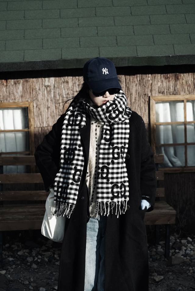 New color arrived! Gucci's new double G jacquard cashmere long scarf, full of gi