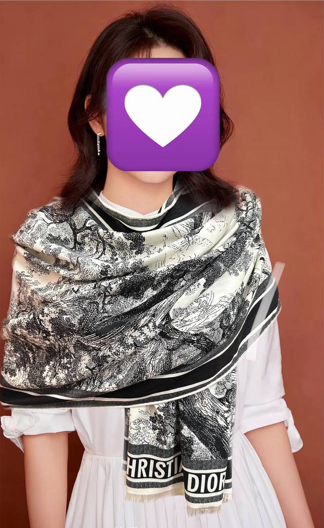 New Dior 2610 reversible tonal animal jungle scarf is so beautiful! You have to