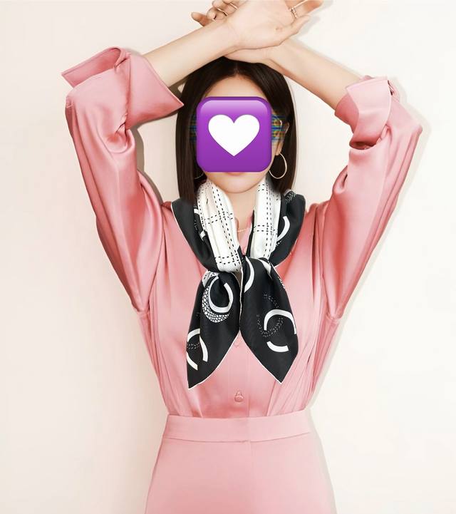 Chanel official website synchronized with exquisite hand-rolled edges, featuring