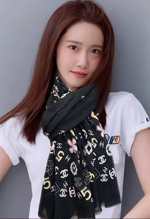 This popular Chanel-style shawl is so beautiful! [lips emoji] The latest 2025 de