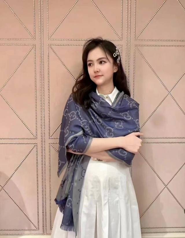 High-quality Gucci GG check double-sided long scarf, unisex. The classic GG patt