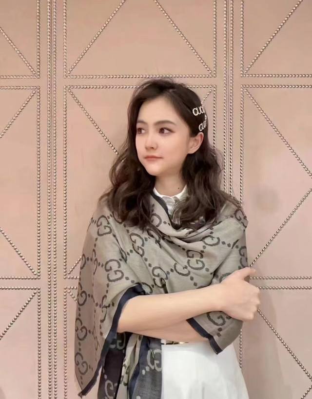 High-quality Gucci GG check double-sided long scarf, unisex. The classic GG patt