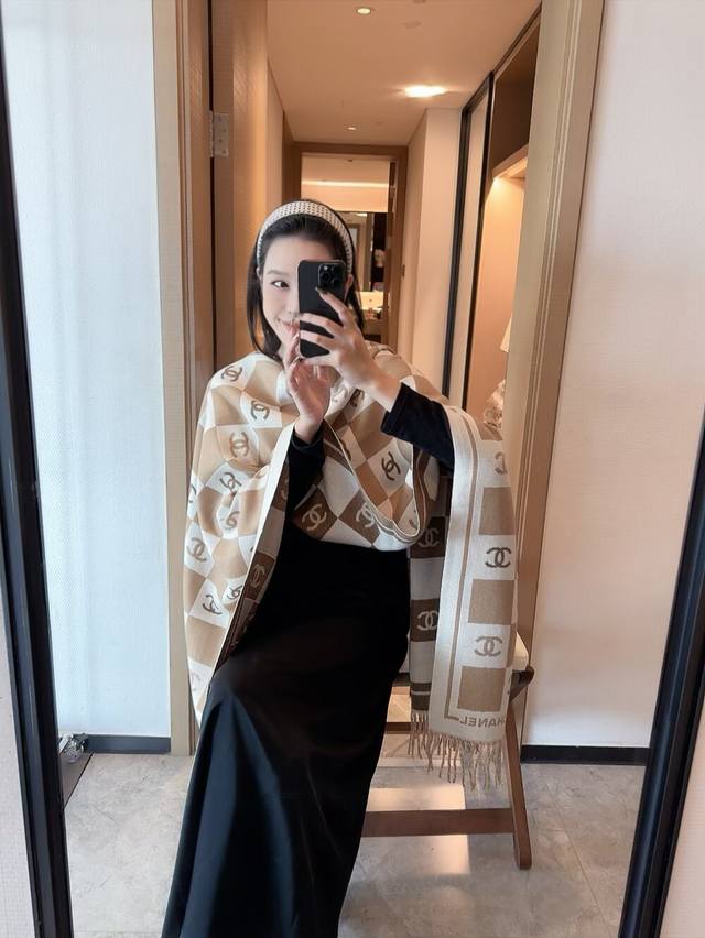 Chanel reversible scarf is absolutely gorgeous! So stylish and charming, a very