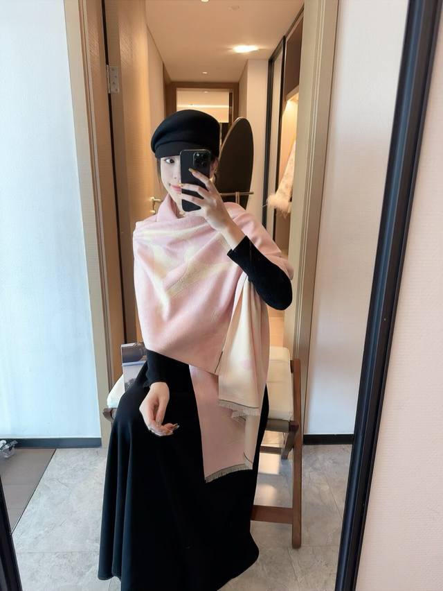 It's so beautiful it's insane! It's so stylish and charming! I have to admire L