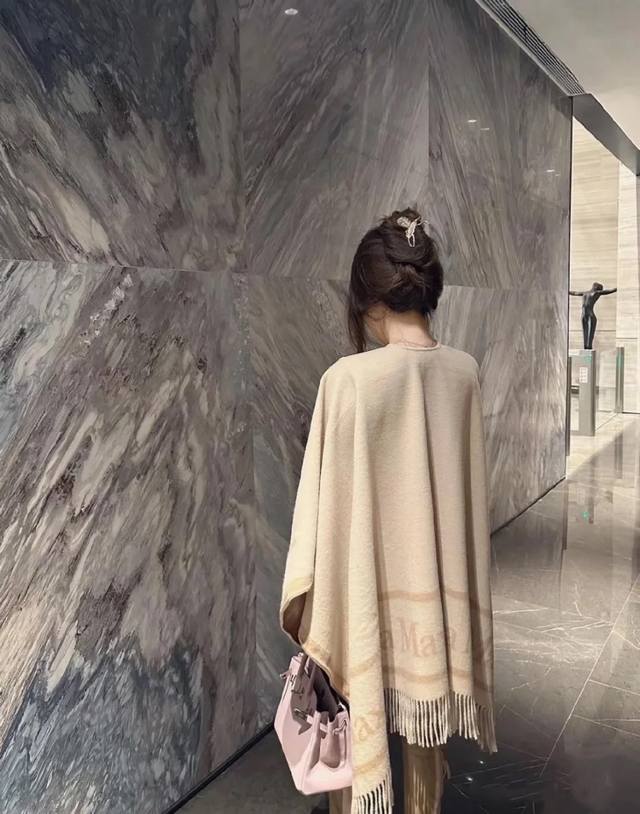 Maxmara Premium Recommendation: The hottest cape/shawl of 2024, same price as in