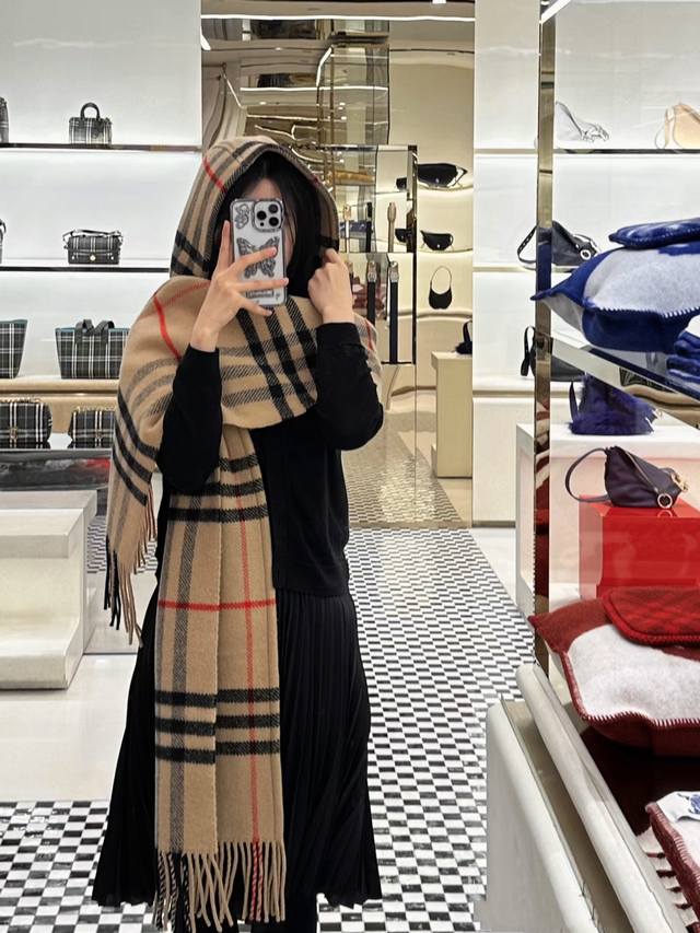 Burberry Hooded Scarf/Shawl, the latest classic British plaid hooded scarf/shaw