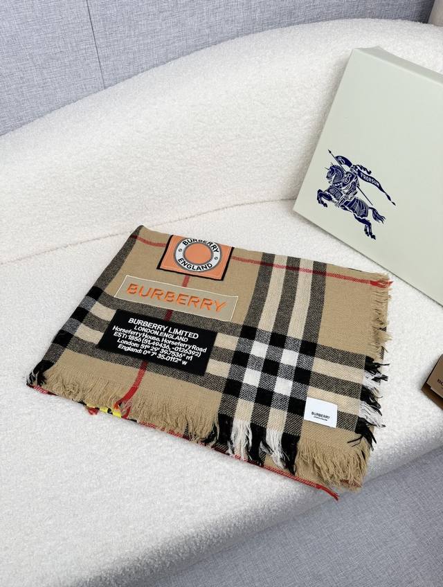 Burberry. The latest Burberry badge design~ The clear texture and fabric are mad