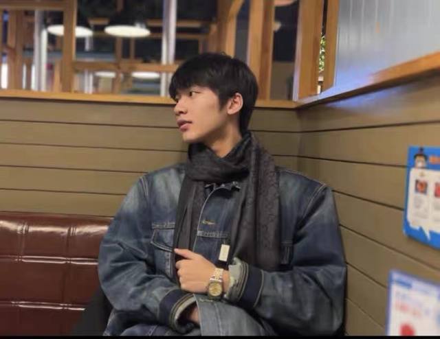 G brand. A must-have for all seasons! GG double-sided medium-thin silk and wool