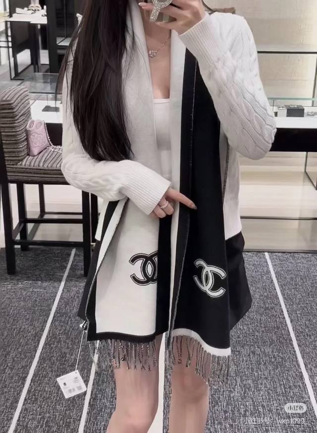 C brand. Black and white. Double-sided cashmere scarf with top-grade double-laye