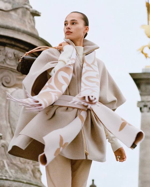 LV. LV Medallion scarf, a new Fall/Winter 2024 design. Featuring large classic m