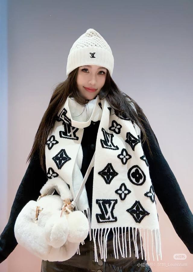 Lv Louis Vuitton 3D Embossed Craftsmanship New Latest Synchronized New Arrival 3