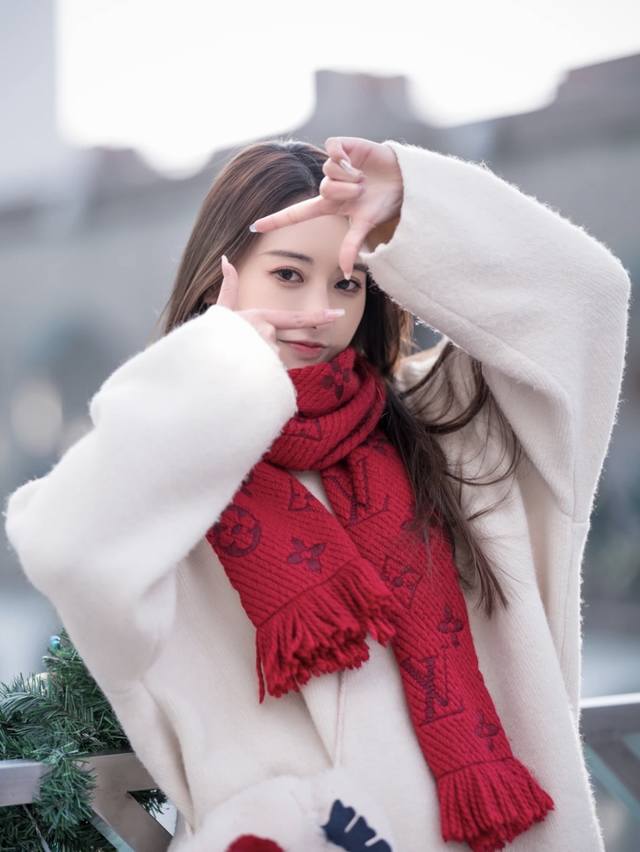 pLouis Vuitton Tang Yan Celebrity Style Autumn/Winter Wool Scarf, Thick and Warm