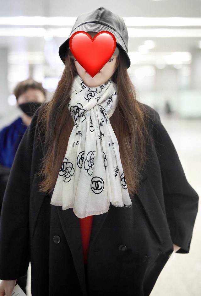 New Arrival: Chanel Silver Thread 2025 - Sparkling and exquisitely designed, tr