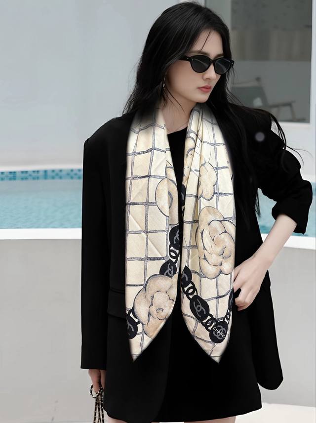 New Arrival Chanel! Chanel is always so classic, double-sided and same color, s