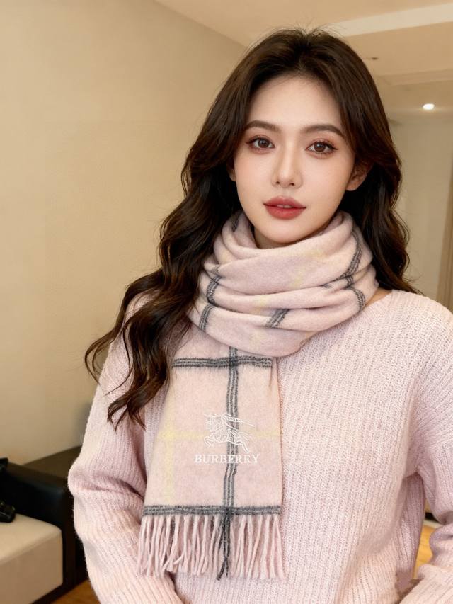 Burberry's latest checkered pink wool scarf is now available! Exclusive source