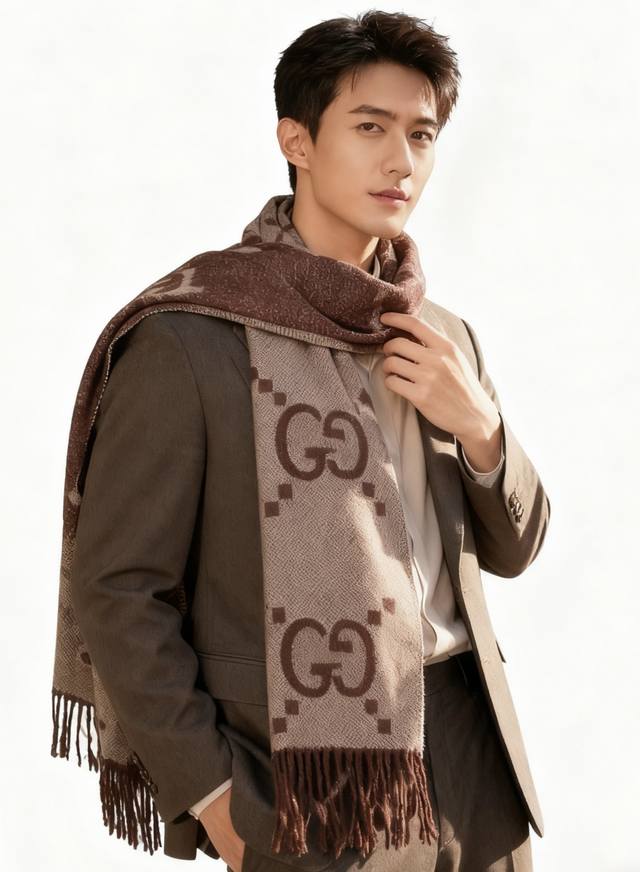 Gucci official website synchronized! Top-quality reversible Gucci scarf, a must-