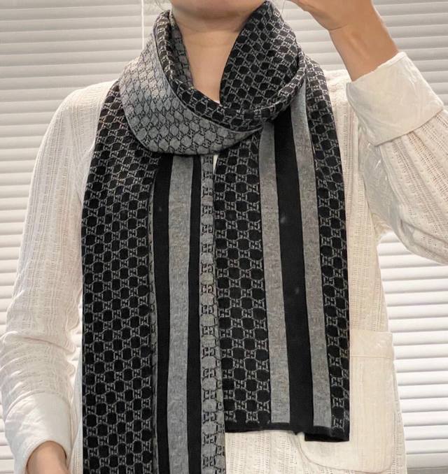 The latest Gucci scarf from the boutique is here! Top-tier yarn-dyed fabric