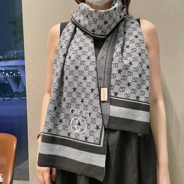 Hot Selling Item: Exclusive GG Knitted Bee Scarf - High-Quality Knitted Patchwor