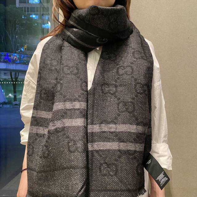 This classic Gucci double G jacquard reversible shawl is suitable for both men