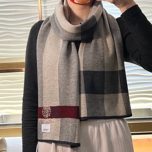 Burberry boutique's latest Tb scarf, top-quality cashmere scarf, a hot seller!