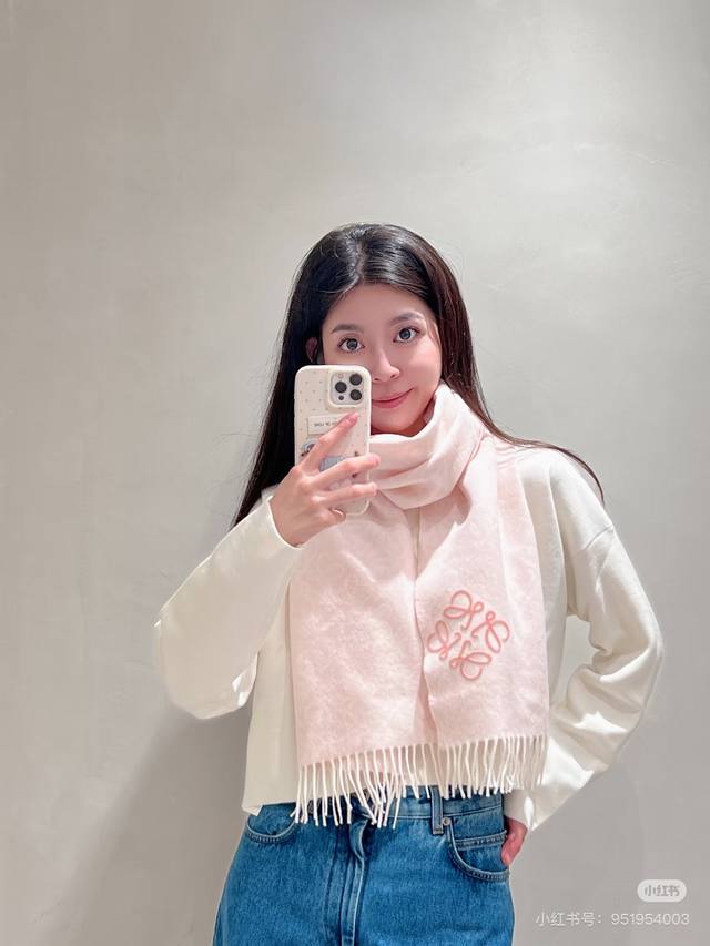 Absolutely amazing! Loewe's new scarf is so popular! 2025 Fall/Winter new scarf