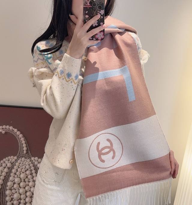 New Coco Chanel fine cashmere jacquard scarf, fashionable and high-end style, e