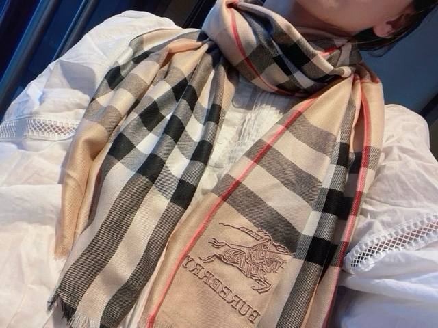 New Burberry Arrival! Highly Recommended! This plaid pattern has been a hit for