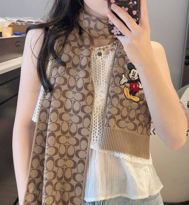 Coach & Disney Collaboration Mickey Scarf 100% Australian Wool Knitted Fabric Ri