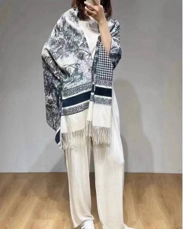 Product Name: Dior Animal Element Tassel Long Scarf Size: 70200Cm Material: 100